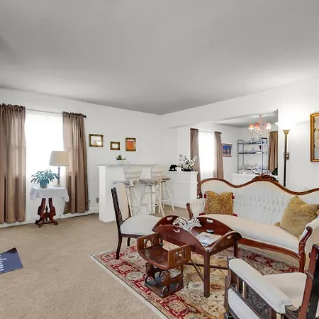 Charming Downtown Charleston, Near Hampton Park Vila